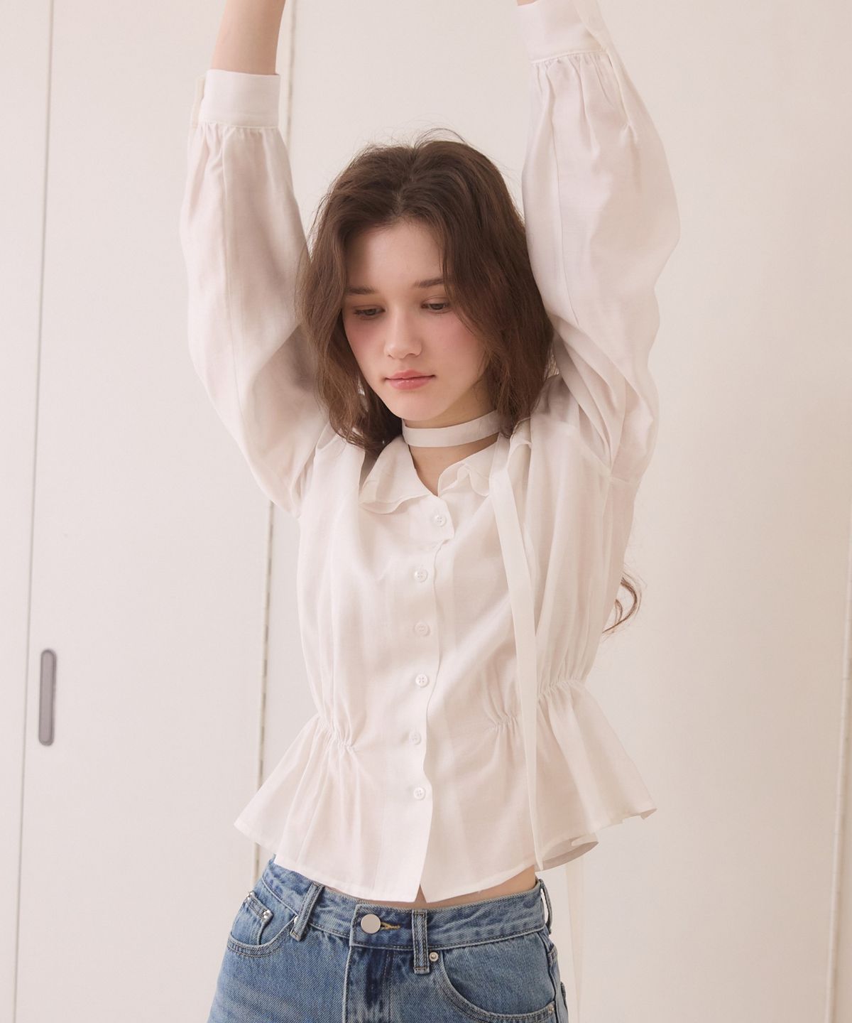 어다울(ADAUL) Duffle shirring ruffle tie blouse - white
