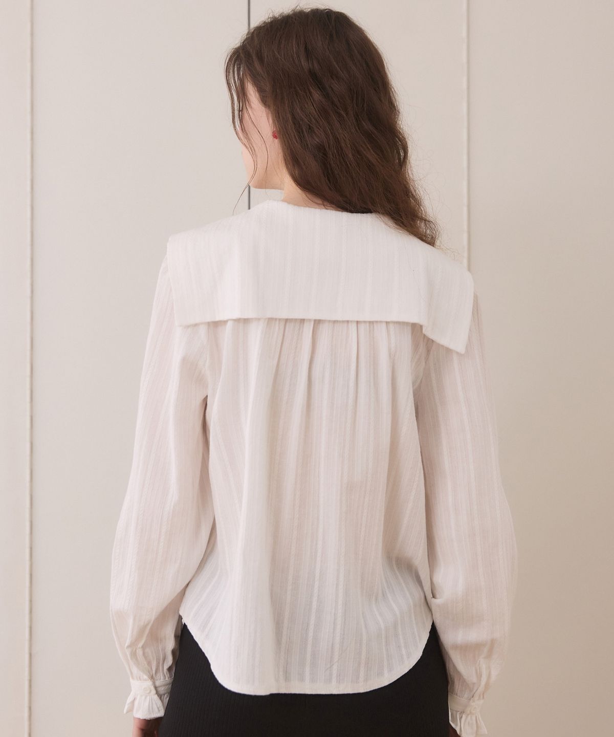 어다울(ADAUL) Sailor tie stripe blouse - white