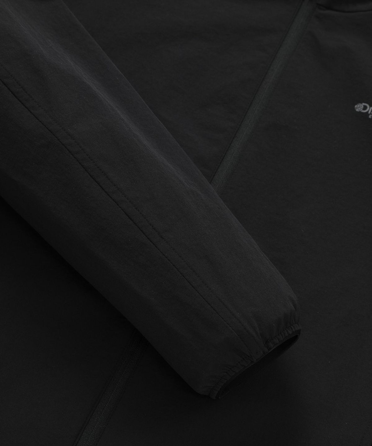 디스커버리 익스페디션(DISCOVERY EXPEDITION) 여성 프레시벤트 경량 우븐 트레이닝 후드 자켓 (BLACK)