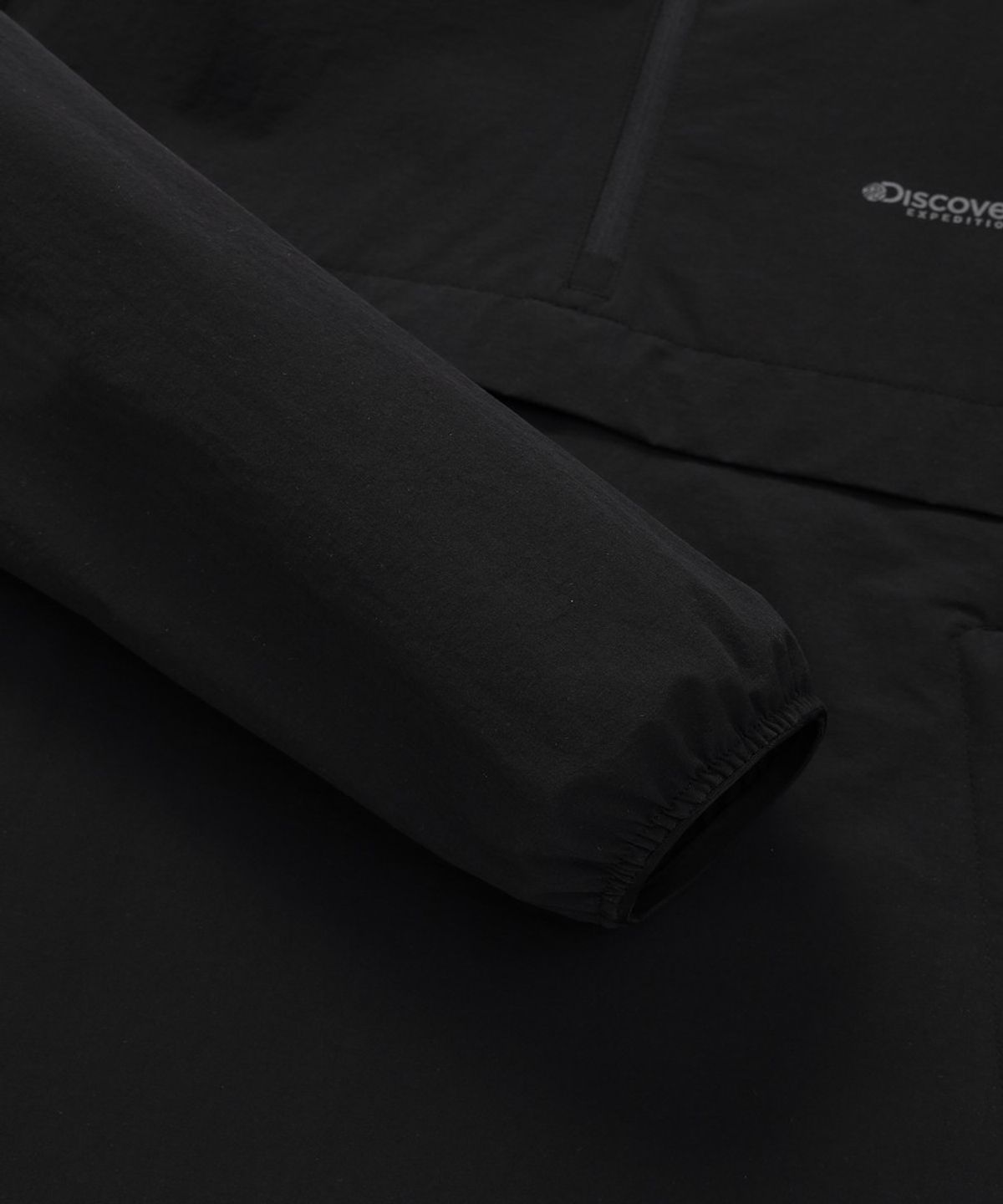 디스커버리 익스페디션(DISCOVERY EXPEDITION) 여성 프레시벤트 경량 우븐 트레이닝 후드 아노락 (BLACK)