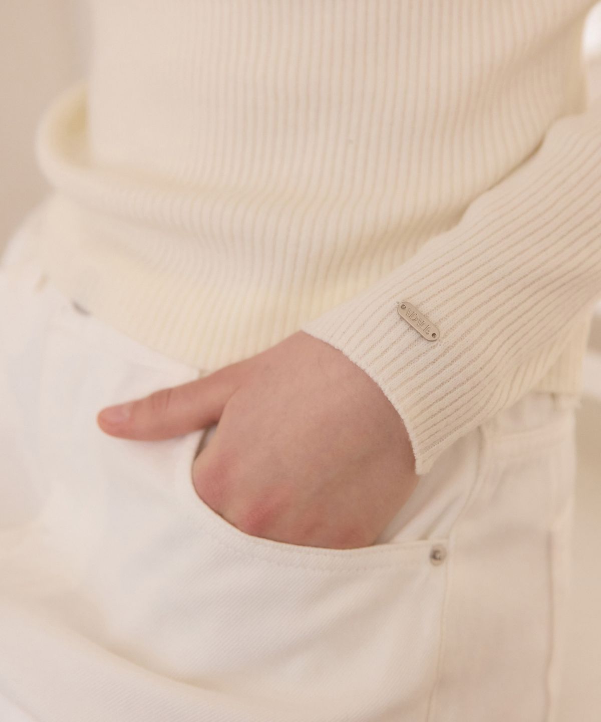 어다울(ADAUL) Golgi one off shoulder knit - ivory