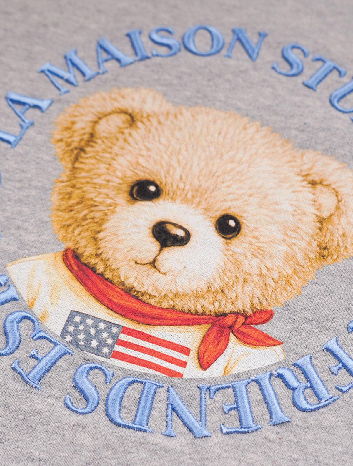 라 메종 스튜디오(LA MAISON STUDIO) BEAR FRIENDS OFF-SHOULDER SWEATSHIRTS MELANGRAY(FCG1TS732W)