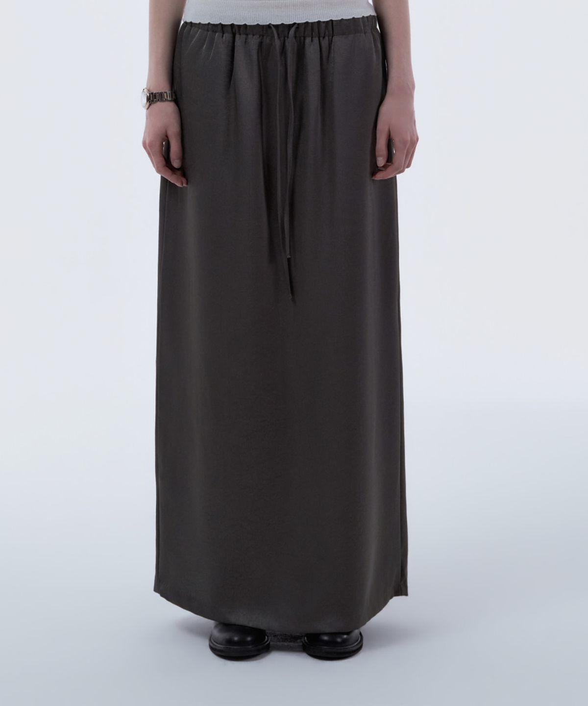 마우솔레움(MAU SOLEUM) Satin Slim Line Long Skirt - Brown