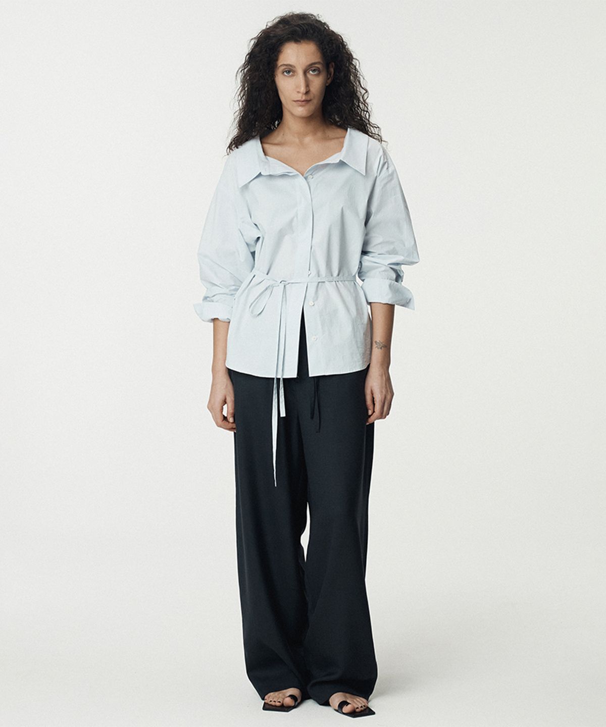 우마뭉(UMARMUNG) Japanese Tropical Wool Fluid Pants_Midnight