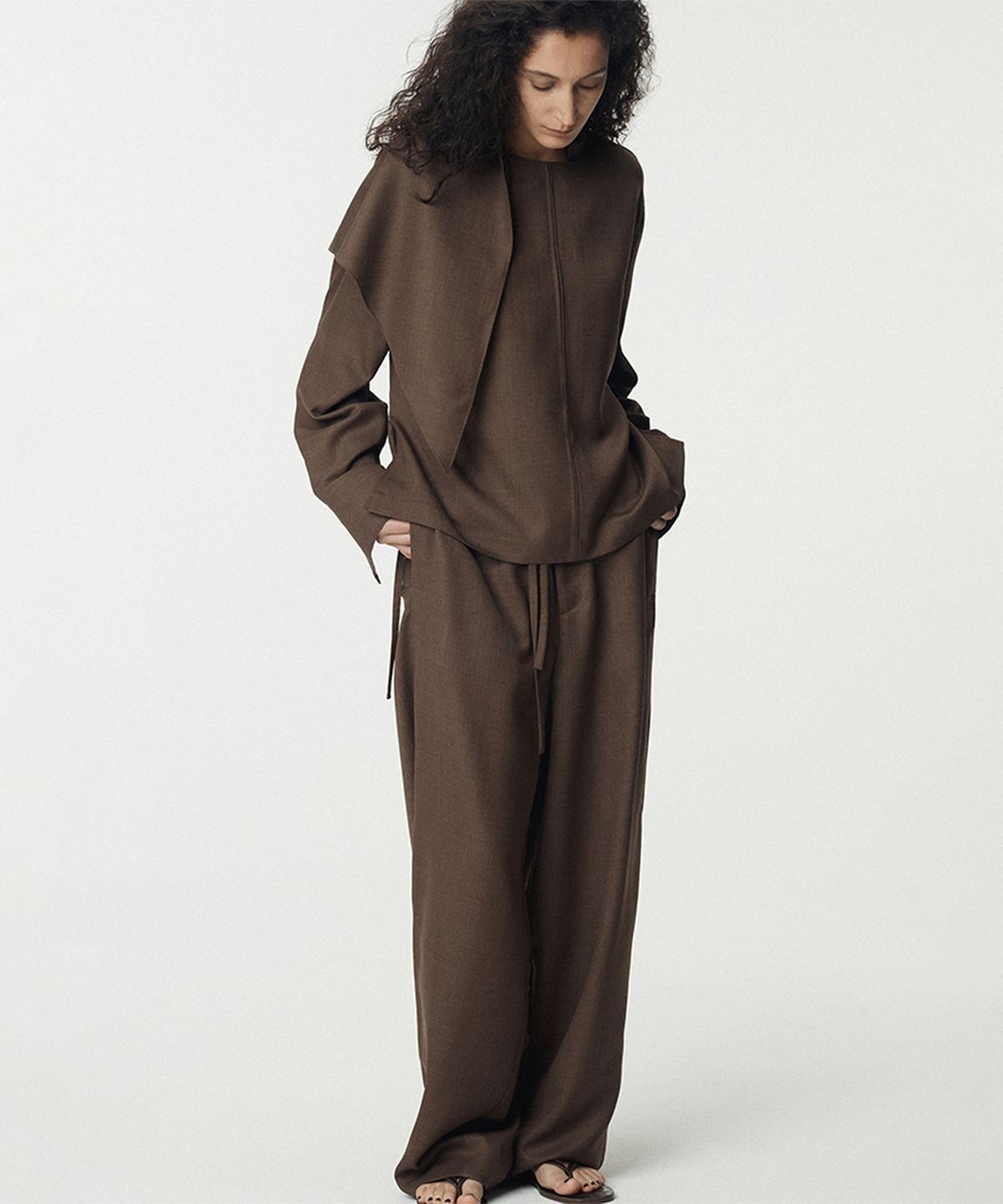 우마뭉(UMARMUNG) Japanese Tropical Wool Fluid Pants_Taupe