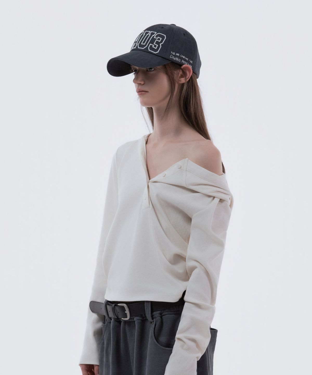 마우솔레움(MAU SOLEUM) Half Open Hooded Top - Cream