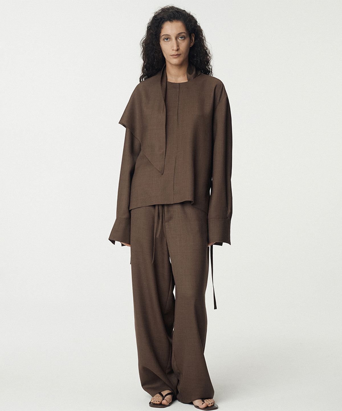 우마뭉(UMARMUNG) Japanese Tropical Wool Cuffed Sleeve Pullover_Taupe