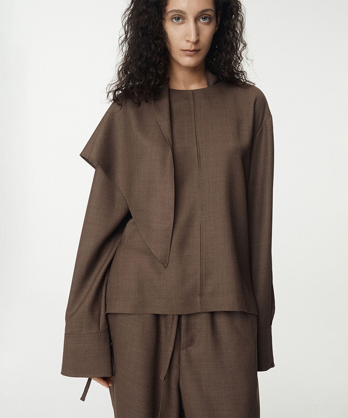 우마뭉(UMARMUNG) Japanese Tropical Wool Cuffed Sleeve Pullover_Taupe