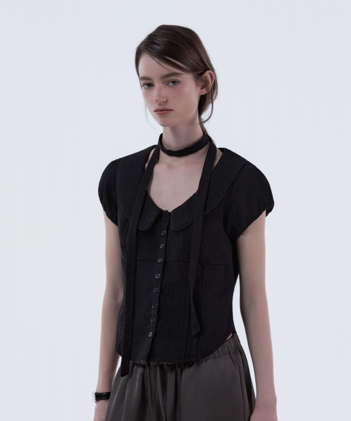 마우솔레움(MAU SOLEUM) Rosie Lace Trimmed Tie Blouse - Black