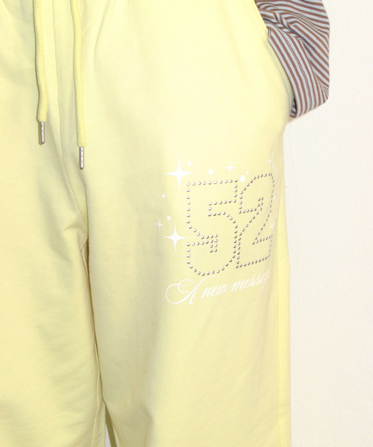 아메스 월드와이드(AMES-WORLDWIDE) 52 HOTFIX SWEAT PANTS YELLOW