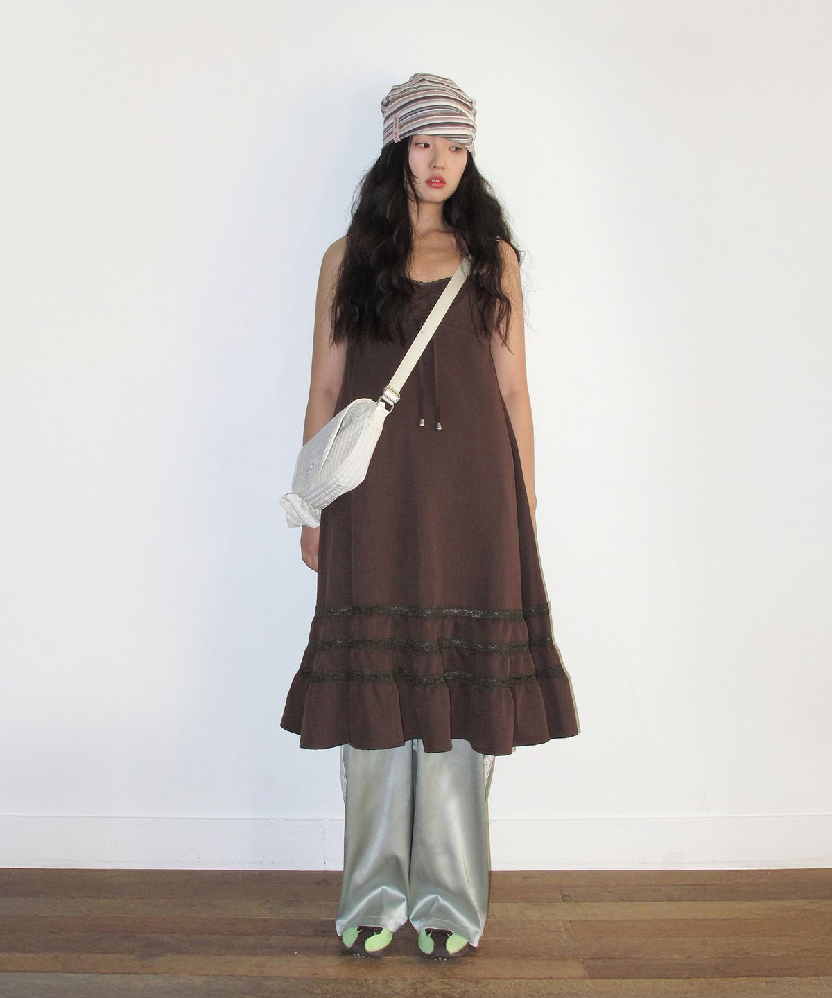 아메스 월드와이드(AMES-WORLDWIDE) LACE SHIRRING DRESS BROWN