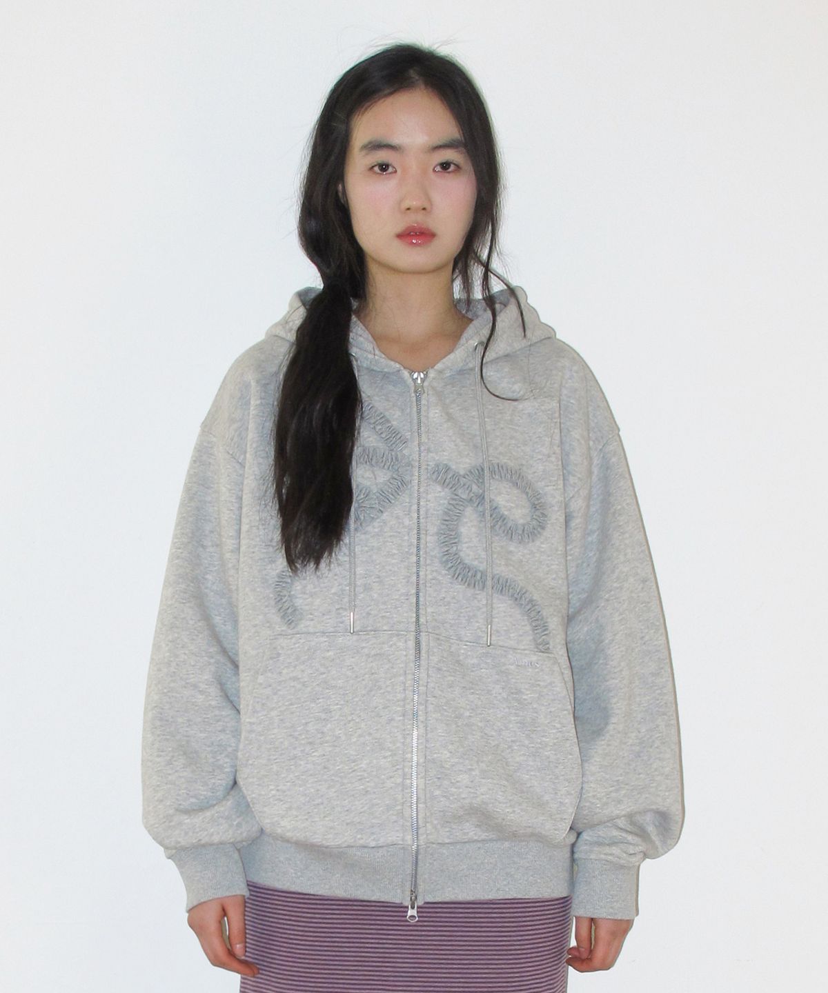 아메스 월드와이드(AMES-WORLDWIDE) RIBBON APPLIQUE FRILL HOODIE ZIP-UP GREY