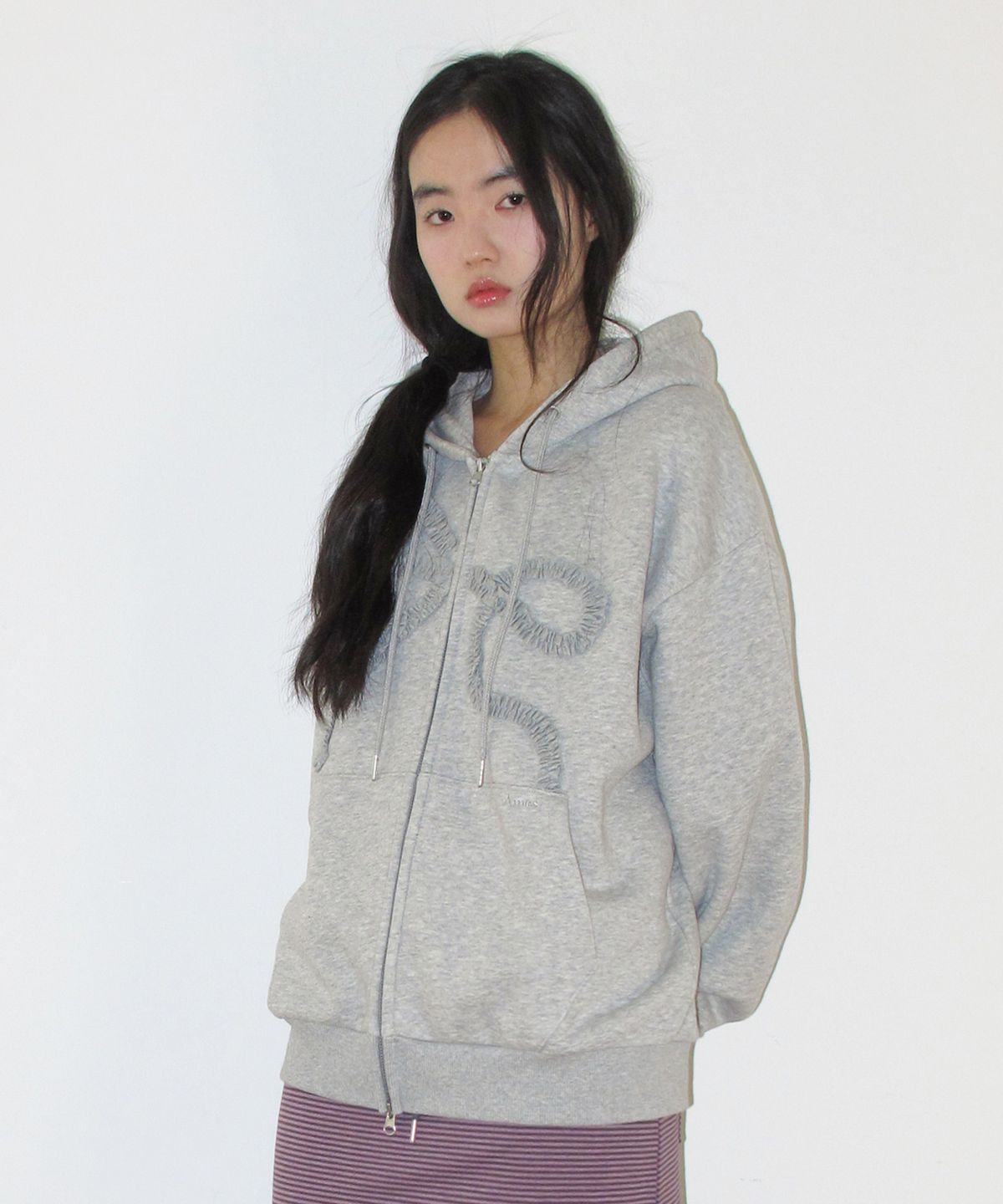 아메스 월드와이드(AMES-WORLDWIDE) RIBBON APPLIQUE FRILL HOODIE ZIP-UP GREY