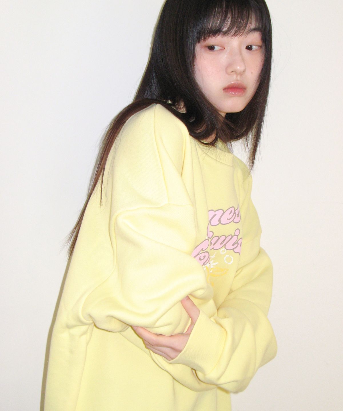 아메스 월드와이드(AMES-WORLDWIDE) STAR RABBIT DRAWING SWEATSHIRT YELLOW