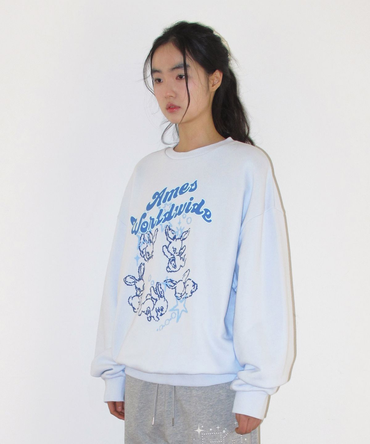 아메스 월드와이드(AMES-WORLDWIDE) STAR RABBIT DRAWING SWEATSHIRT BLUE