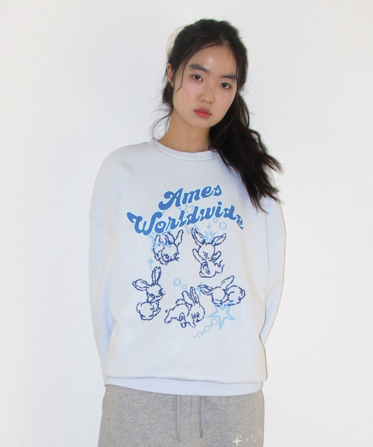 아메스 월드와이드(AMES-WORLDWIDE) STAR RABBIT DRAWING SWEATSHIRT BLUE