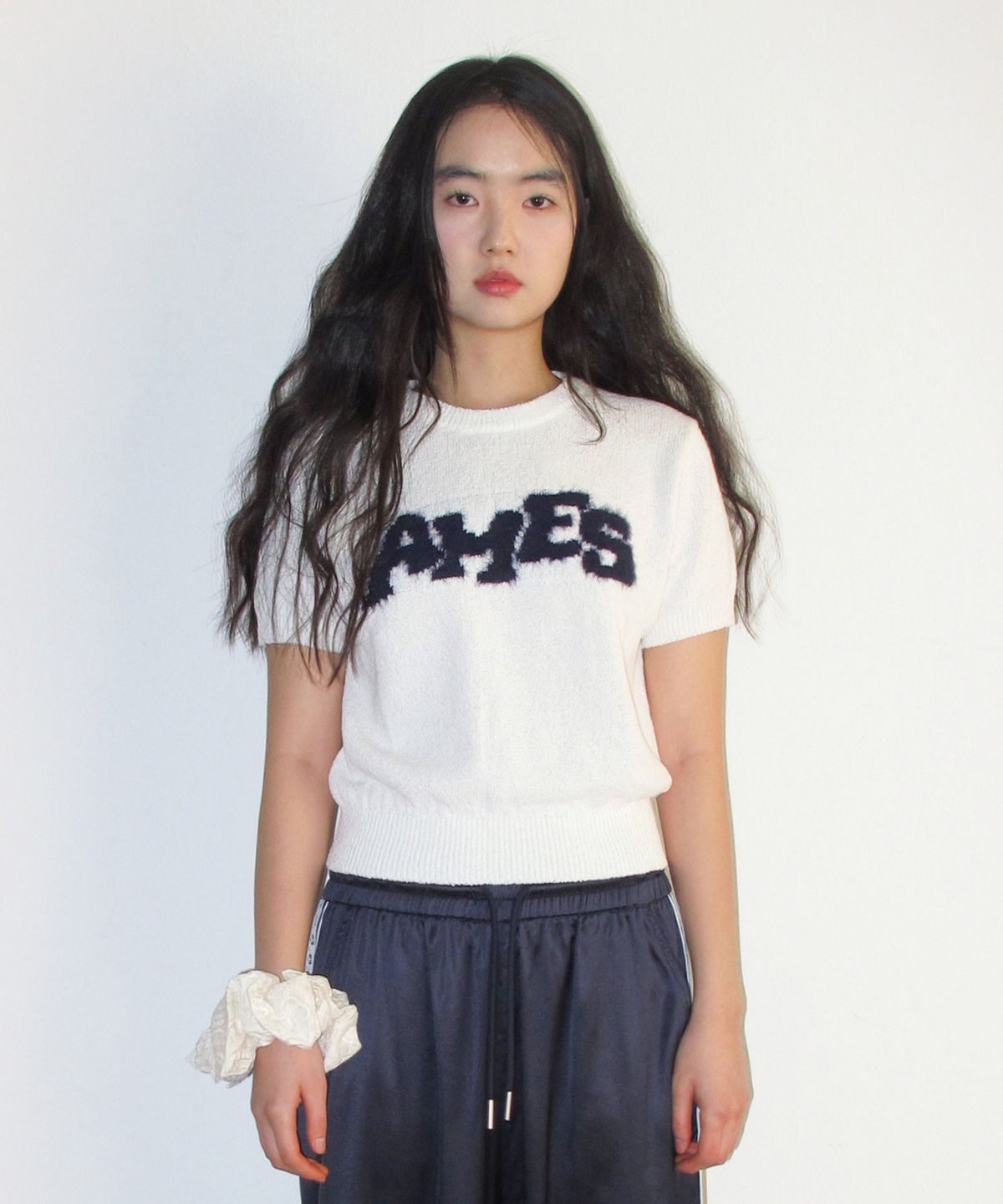 아메스 월드와이드(AMES-WORLDWIDE) HAIRY LOGO SHORT SLEEVE KNIT IVORY