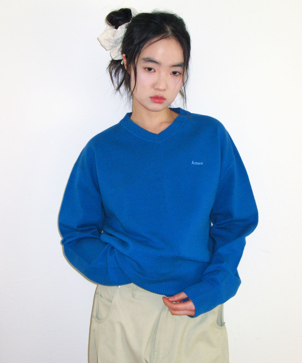 아메스 월드와이드(AMES-WORLDWIDE) BASIC V NECK KNIT BLUE