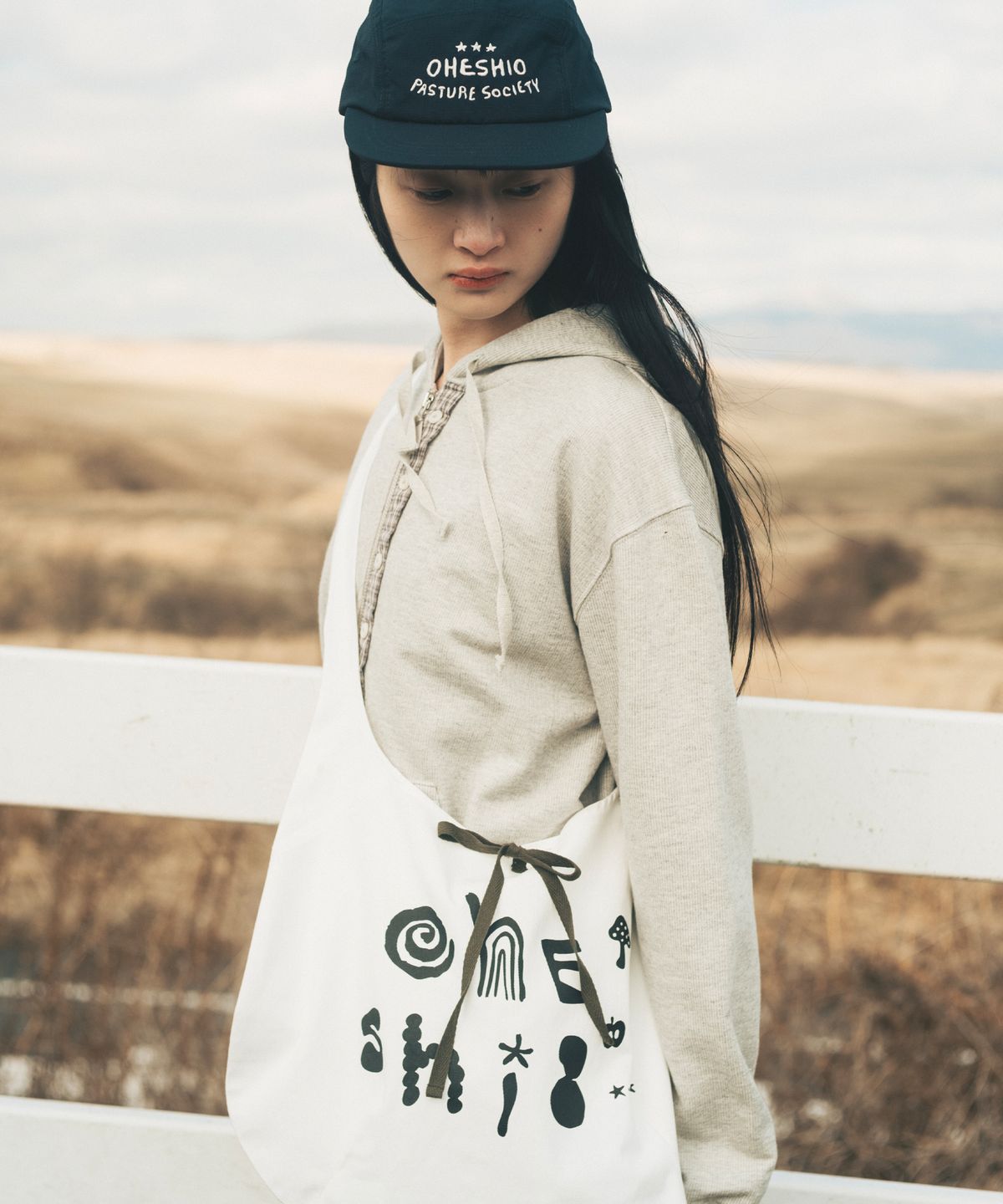오헤시오(OHESHIO) LIGHT COTTON HOBO BAG, WHITE