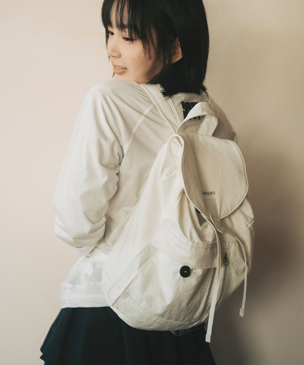 오헤시오(OHESHIO) DUAL POCKET BACKPACK, WHITE