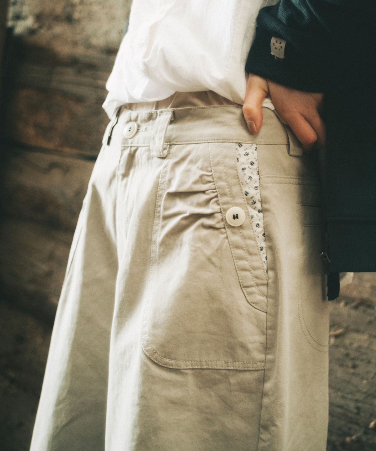 오헤시오(OHESHIO) SHIRRING POCKET BERMUDA PANTS, BEIGE