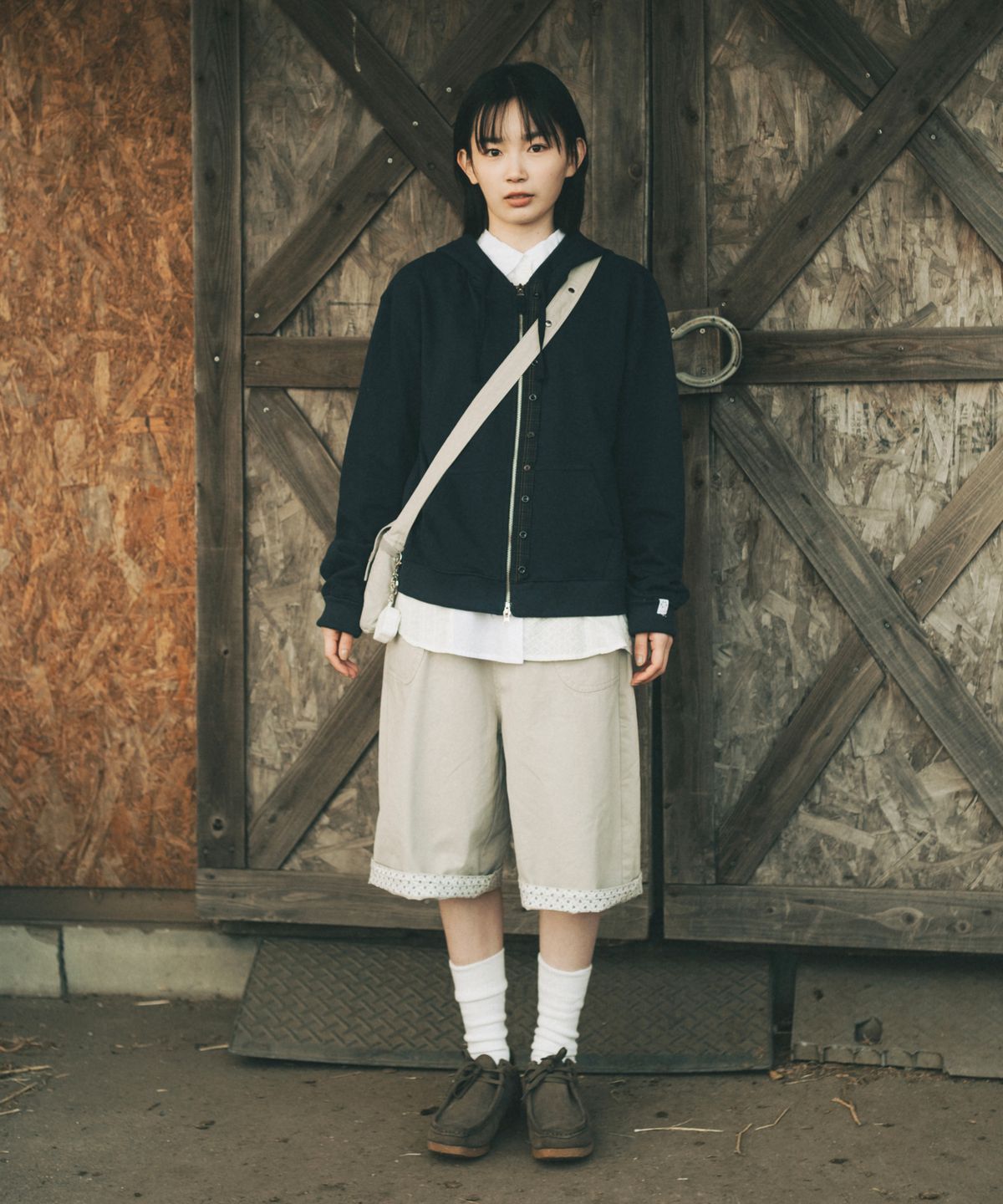 오헤시오(OHESHIO) SHIRRING POCKET BERMUDA PANTS, BEIGE