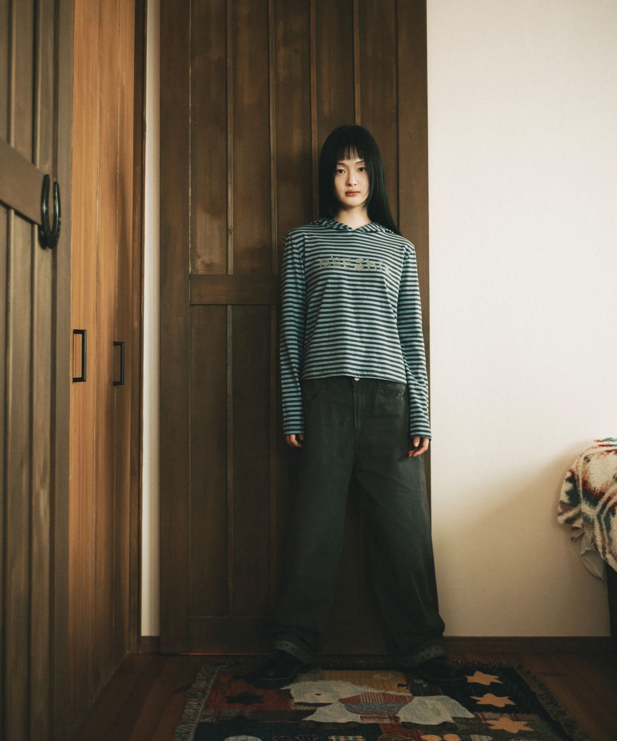 오헤시오(OHESHIO) FLORAL ROLL-UP COTTON PANTS, CHARCOAL