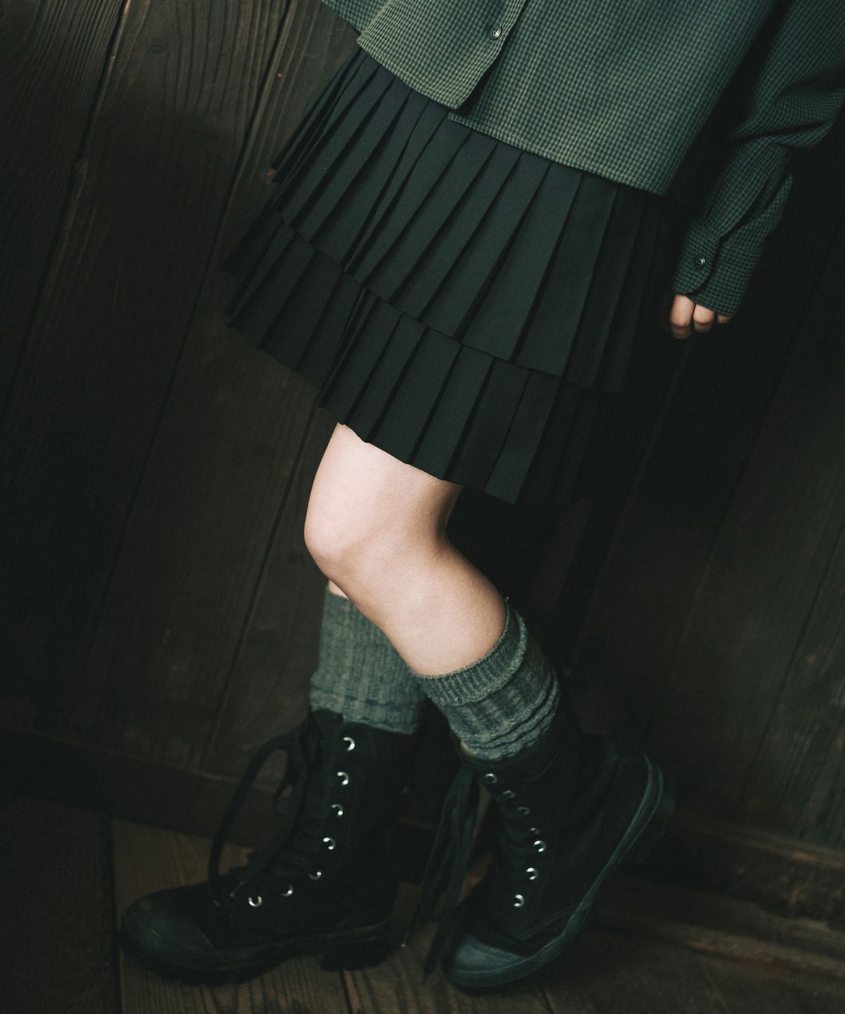 오헤시오(OHESHIO) SIDE BUTTON DOUBLE PLEATED MINI SKIRT, BLACK