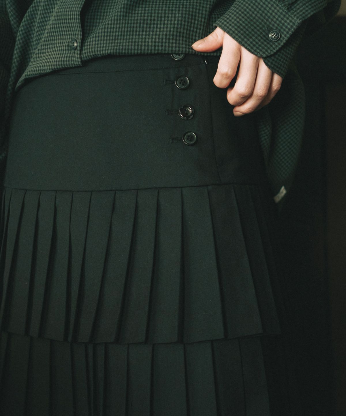 오헤시오(OHESHIO) SIDE BUTTON DOUBLE PLEATED MINI SKIRT, BLACK