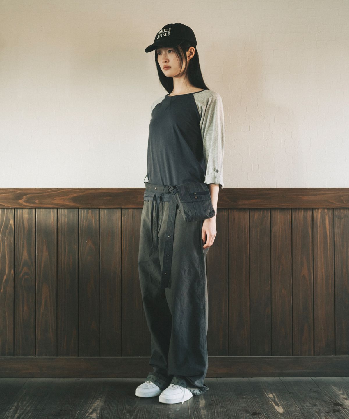 오헤시오(OHESHIO) ROLL-UP DOT LABEL TEE, NAVY