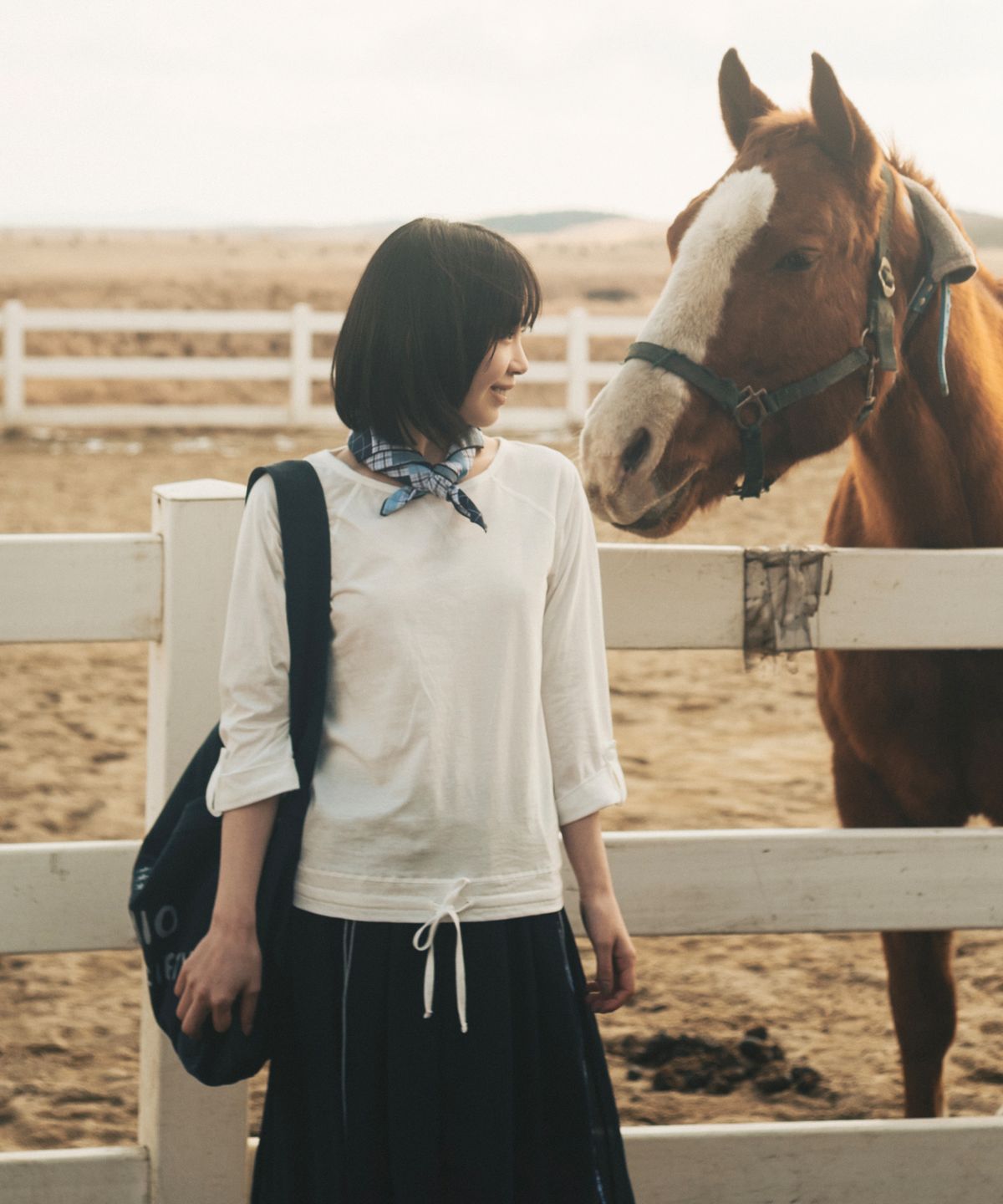 오헤시오(OHESHIO) ROLL-UP DOT LABEL TEE, IVORY
