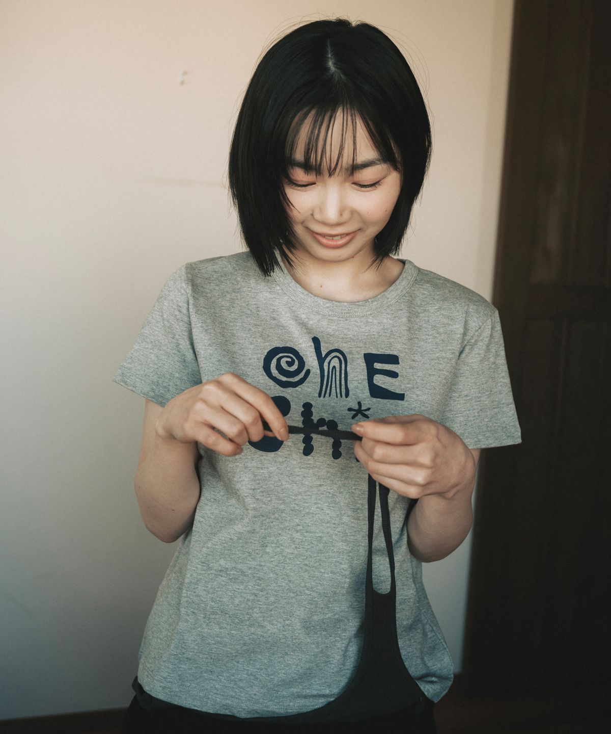오헤시오(OHESHIO) ART LOGO T-SHIRT, MELANGE