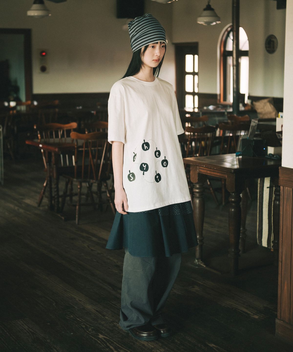 오헤시오(OHESHIO) MINI APPLE LOGO OVERFIT T-SHIRT, WHITE