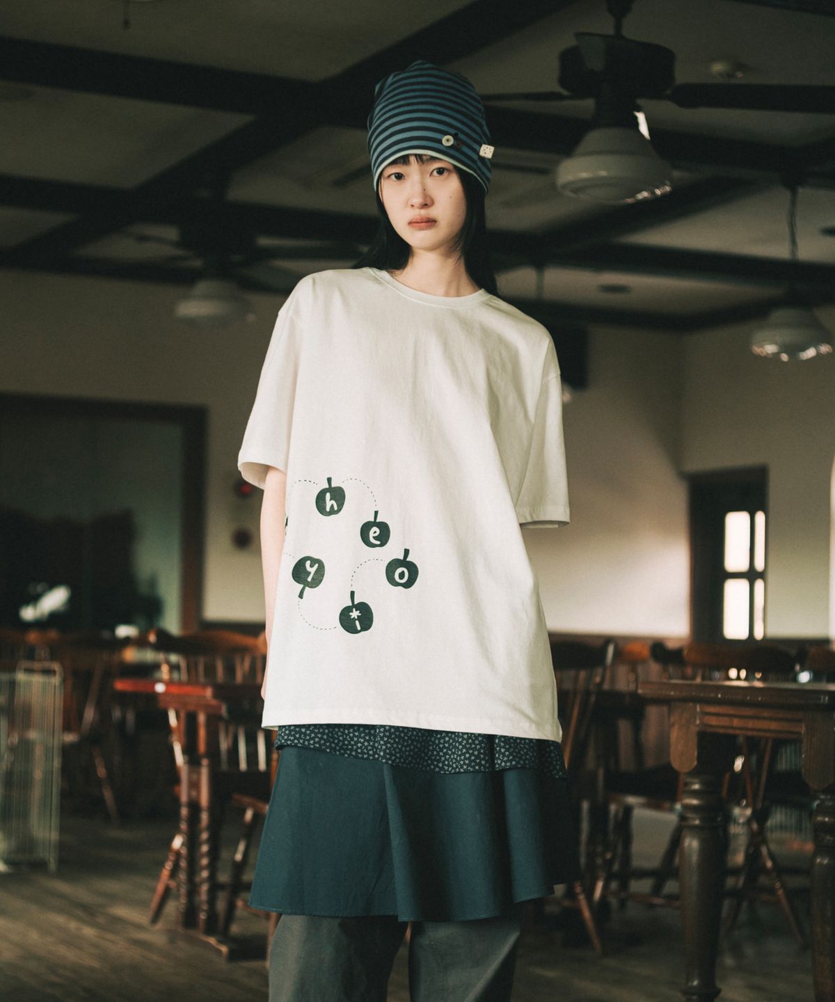 오헤시오(OHESHIO) MINI APPLE LOGO OVERFIT T-SHIRT, WHITE