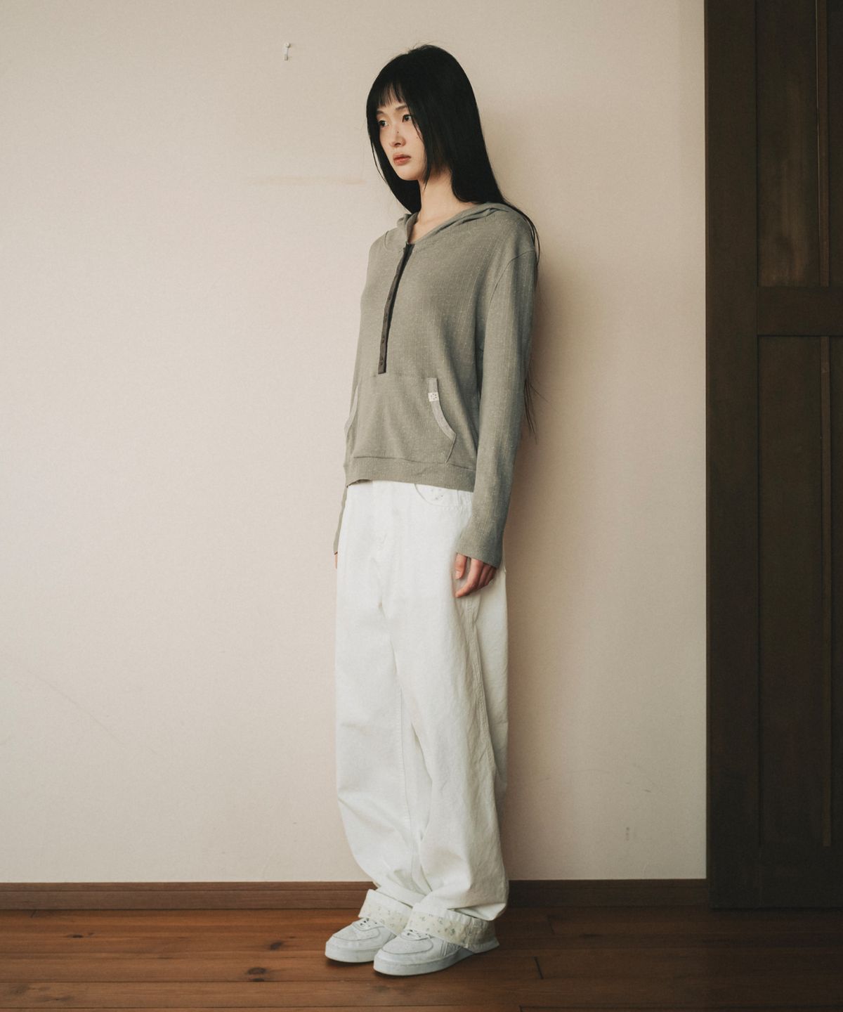 오헤시오(OHESHIO) BUTTON HOODED LONG SLEEVE, KHAKI