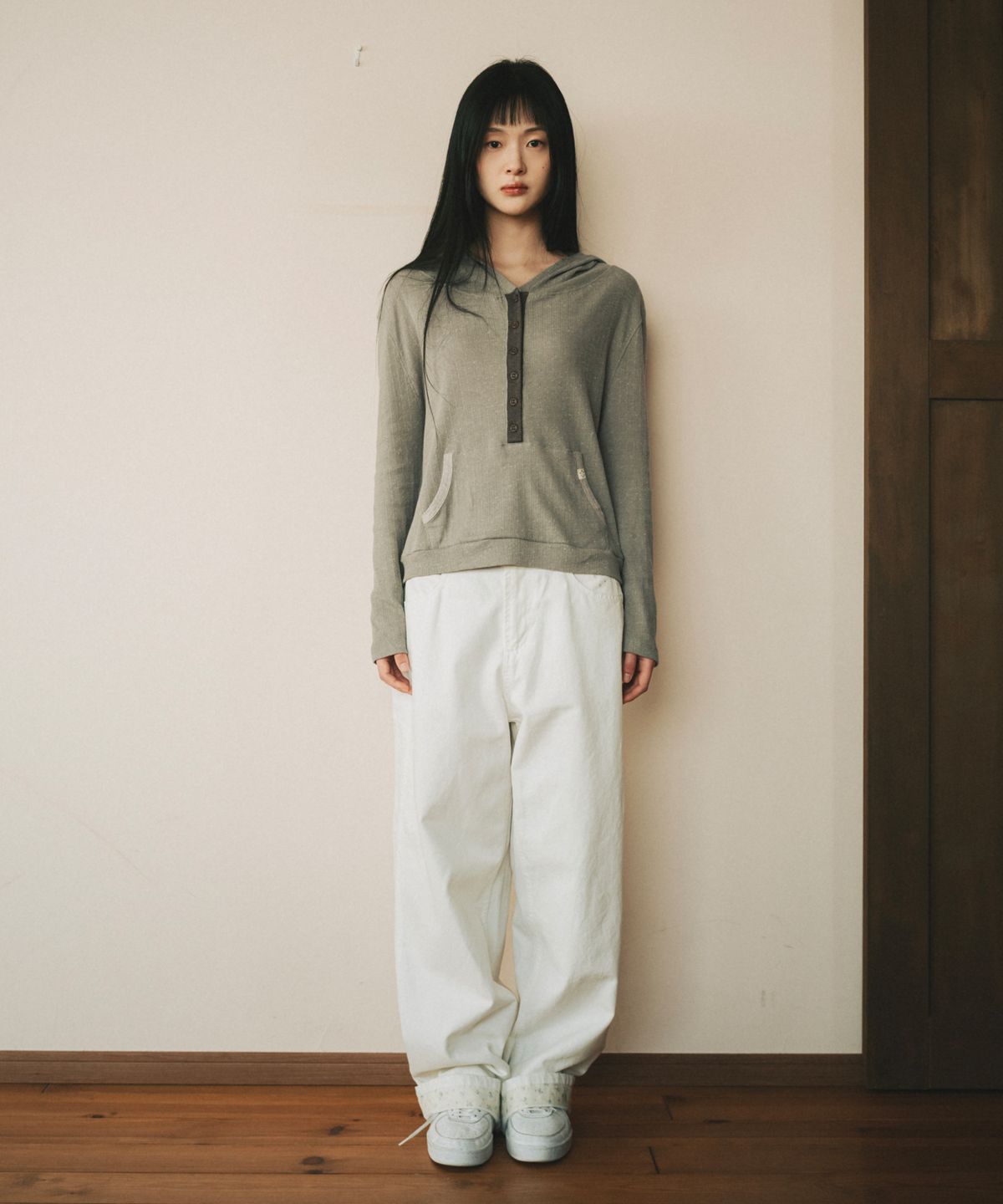 오헤시오(OHESHIO) BUTTON HOODED LONG SLEEVE, KHAKI