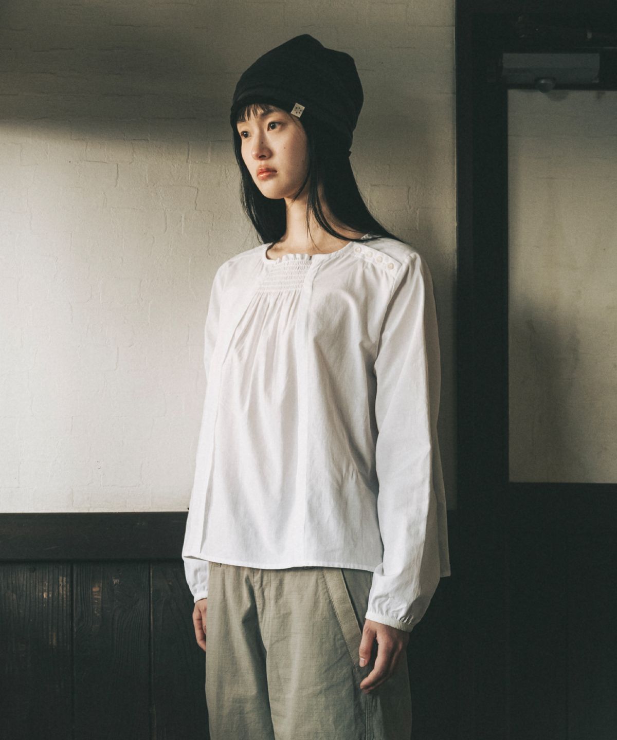 오헤시오(OHESHIO) SMOCKED SHIRRING BLOUSE, WHITE
