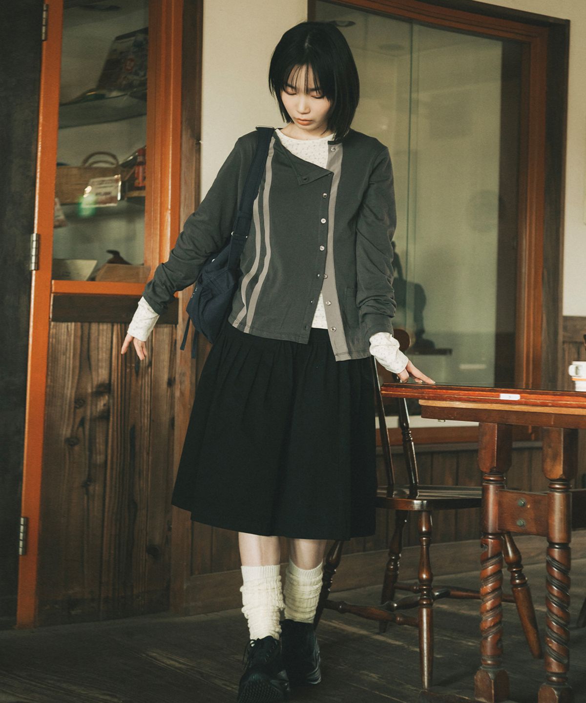 오헤시오(OHESHIO) TWO-TONE LINE POCKET CARDIGAN, CHARCOAL