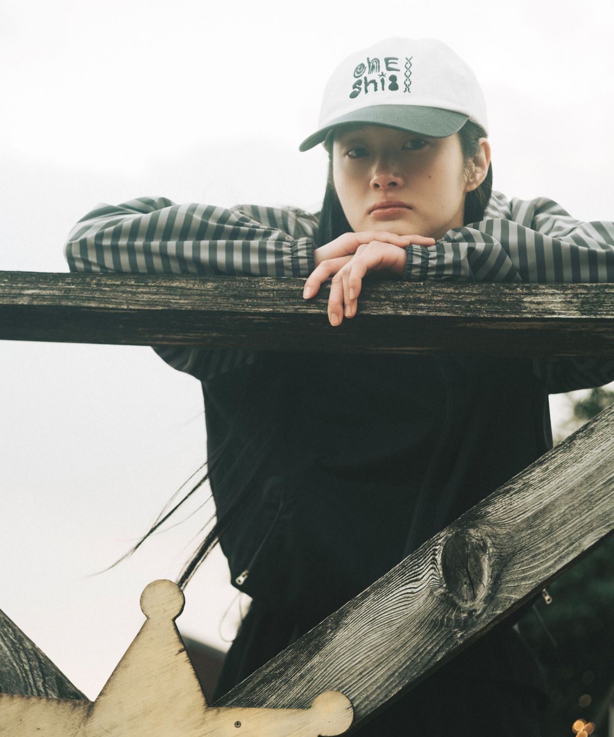 오헤시오(OHESHIO) MIXED PATTERN WINDBREAKER, CHARCOAL STRIPE