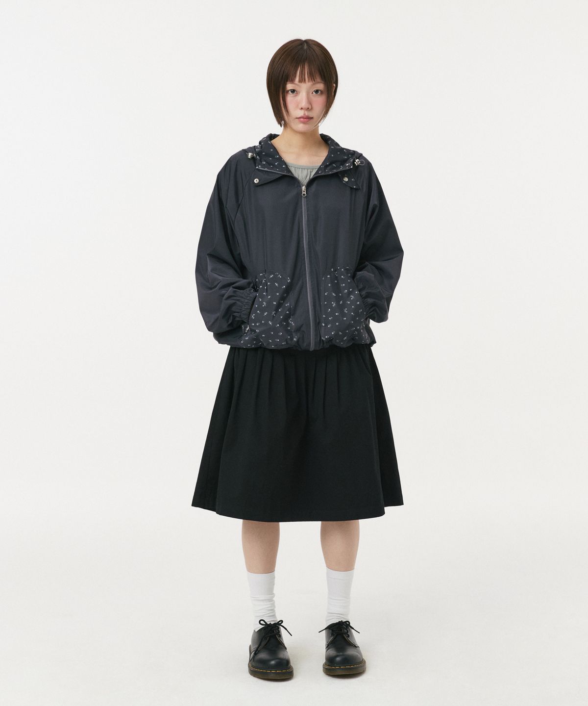 오헤시오(OHESHIO) MIXED PATTERN WINDBREAKER, CHARCOAL FLORAL