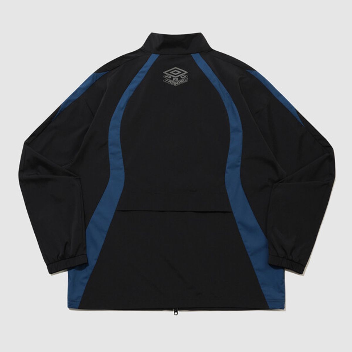 엄브로(UMBRO) PTR 우븐 워밍업 스탠넥 바람막이 자켓 블랙 UR121SJK39