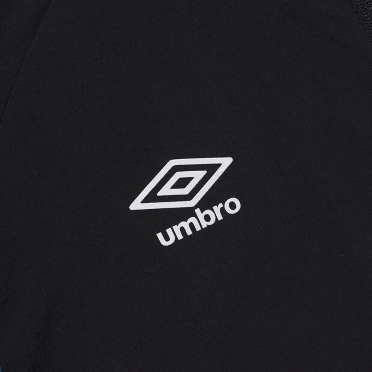 엄브로(UMBRO) PTR 우븐 워밍업 후드 아노락 블랙 UR121SWT38