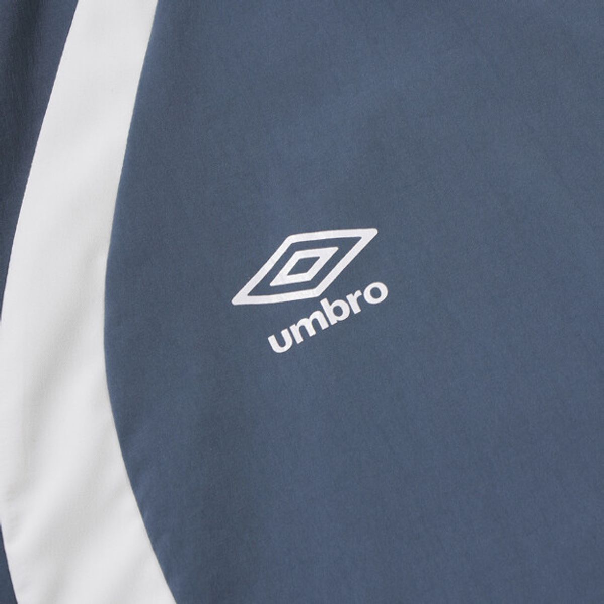 엄브로(UMBRO) PTR 우븐 워밍업 하이넥 긴팔 피스테 블루 UR121SWT39