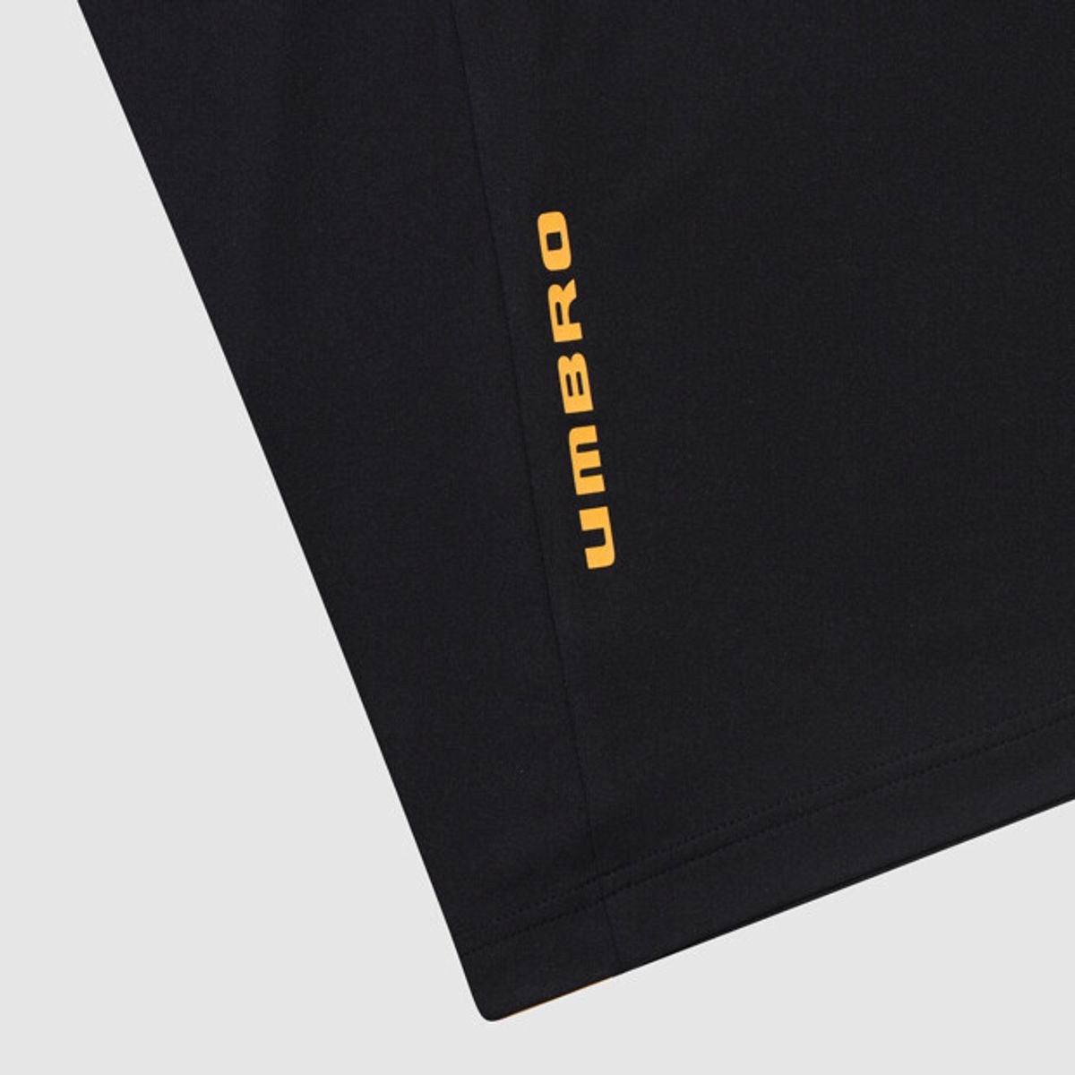 엄브로(UMBRO) PTR 메쉬 풋볼 슬리브리스 티셔츠 블랙 UR121SSL39