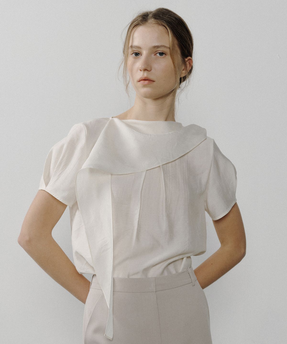 오떼뜨(OCTETTE) MOUSSE WRINKLE BLOUSE_CREAM