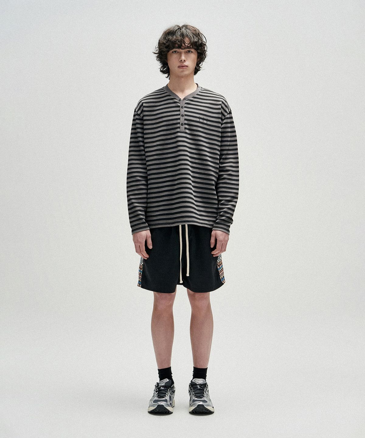 낫포너드(NOT4NERD) Broken Wings Henley Neck Long Sleeve - Black