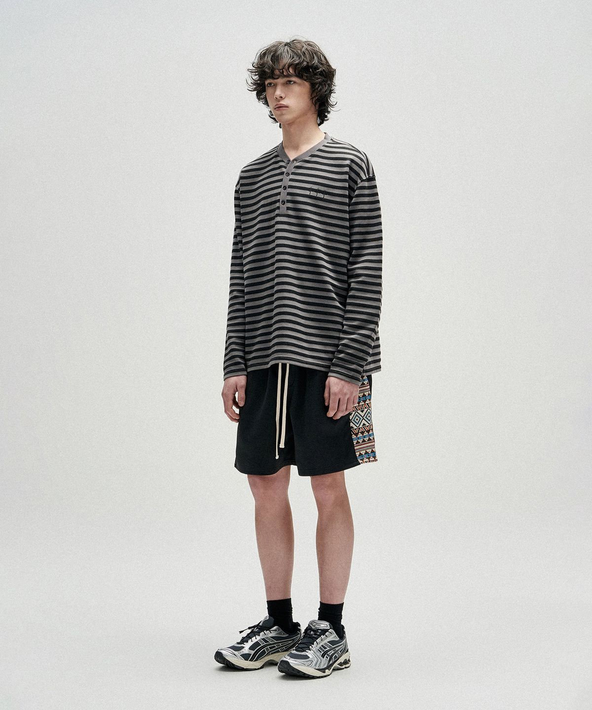 낫포너드(NOT4NERD) Broken Wings Henley Neck Long Sleeve - Black