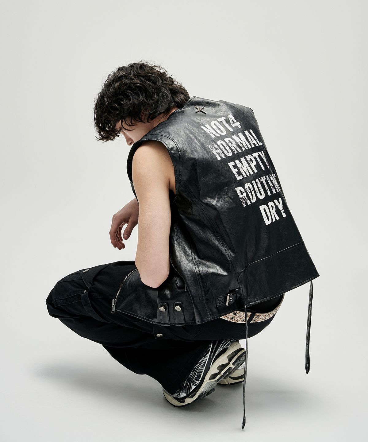 낫포너드(NOT4NERD) Slogan Multi Zipper Rider Vest - Black