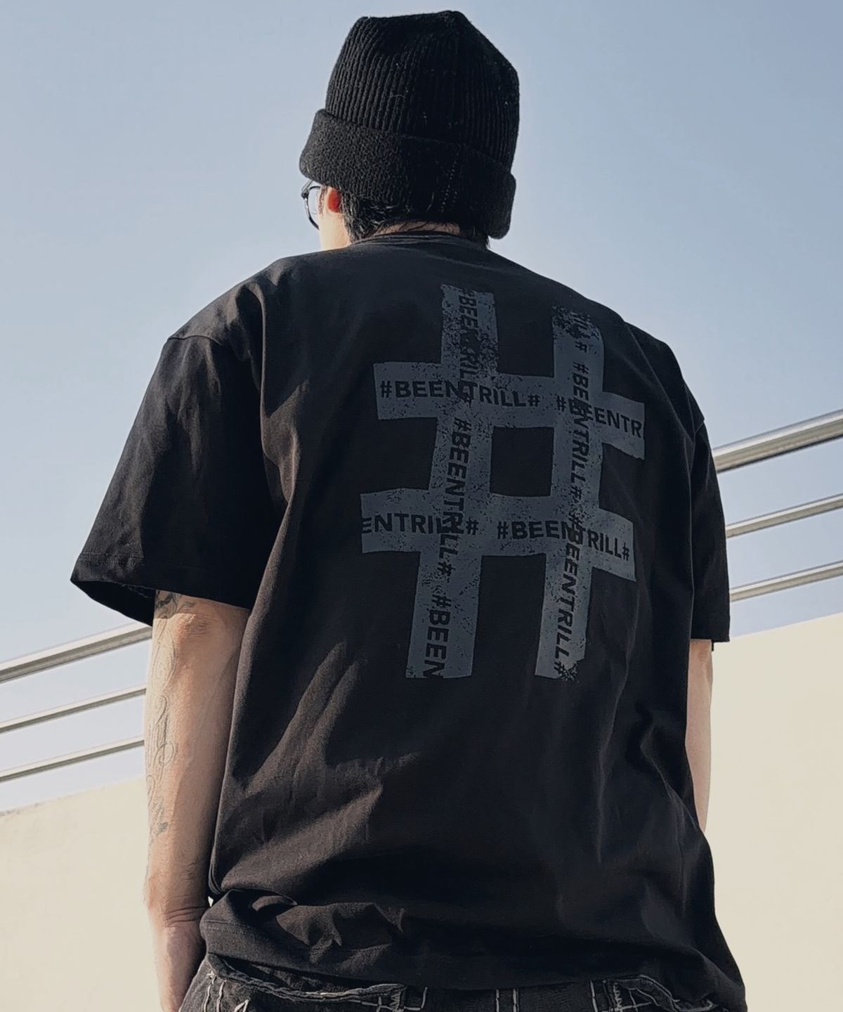 빈트릴(BEENTRILL) 빈티지 해시태그 오버핏 반팔티(블랙)