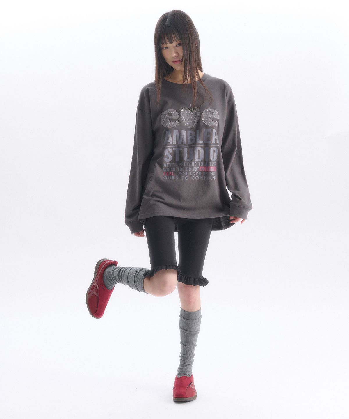 엠블러(AMBLER) Black Strawberry 그래픽 롱슬리브 AJS302(다크그레이)